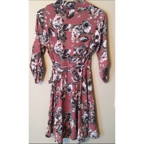 ✨Jella C Floral Wrap Dress✨ - Picture 4 of 5